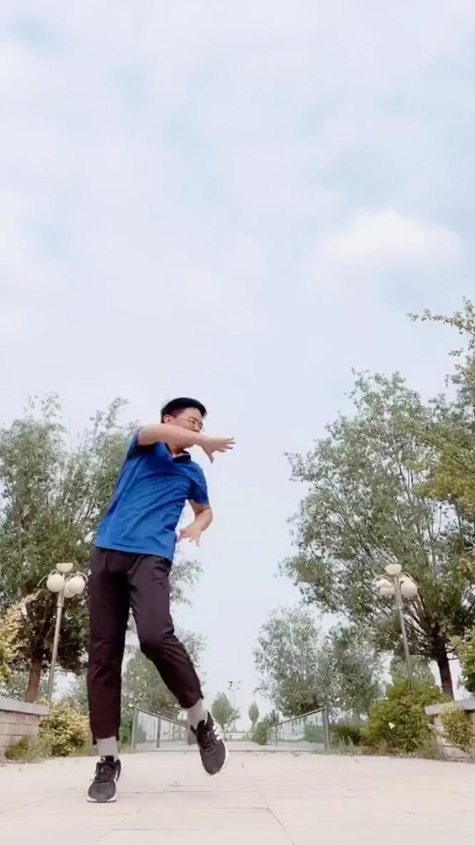 鬼步舞校长—张鹏飞