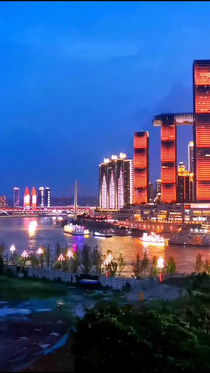 全视角看朝天门两江交汇夜景#重庆#旅行推荐官@抖音短视频