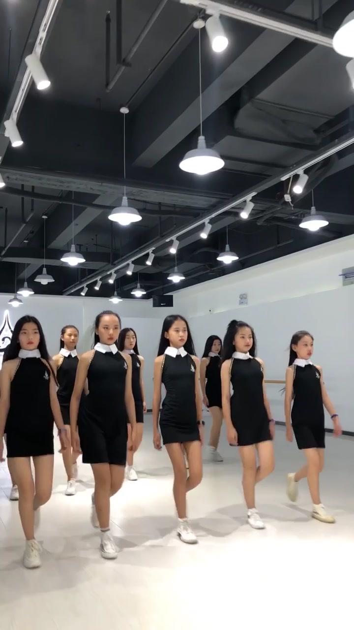 变身前or变身后#少儿模特@dou 小助手@抖音短视频