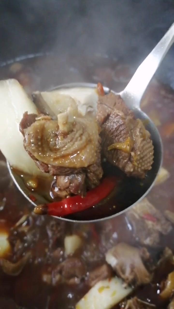 品农家风味 寻乡村记忆:熊河彭市农庄的大锅烧土鹅,土灶农家锅巴饭,快