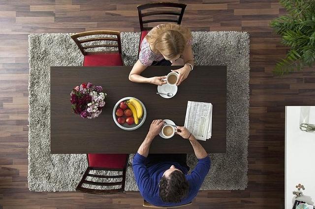 餐桌和家具颜色搭配