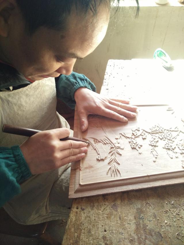 形容家具祥云雕花