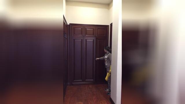 男朋友讨论买家具