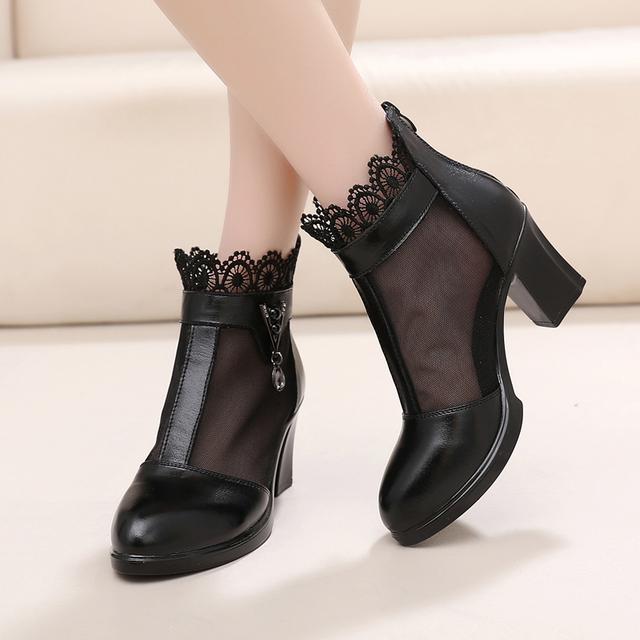 射鱼嘴鞋扫楼顺鞋 ></p></a> 列表  美女大学生校园里