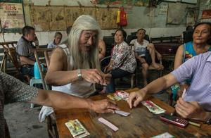 Real life of Sichuan Gu Zhenzhen, everybody is card friend, the originator of mahjong!