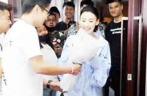 37 years old of birthday obtain Zhang Baizhi secret man presents a flower, person of door of jade fe