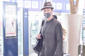 Chen Kun wears stride of gray long gown, all the w