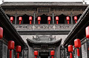 Jewellery of 4 in tall home courtyard rare worlds, allegedly invaluable