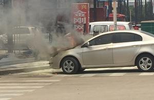 "Policeman of free travel China travels together 