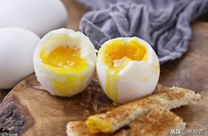 Why is your boiled eggs always defeated? And decorticate very hard, actually you lacked important on