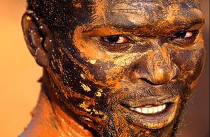 Solid the mining that shoots African gold miner li