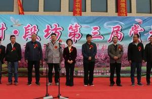 Peach blossom is a ceremony, sweet bring a guest to come -- Wang Cun Duan Fang admires the beauty of