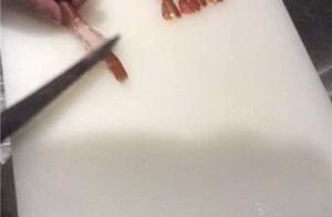 Does the doubt on boss hand have " thick sore " 