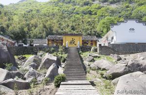 Anhui of the seek by inquiry before Grain Rain temple of emerald green peak of 9 Mount Hua