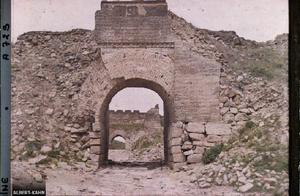 Old photograph: 1913 the 8 Great Walls of Beijing that amount to mountain, fireweed is fascicular, b