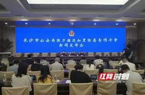 Cover a road to be in school woman student, force 