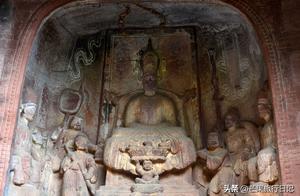 Yunnan has a grotto in hill greatly group, be apar