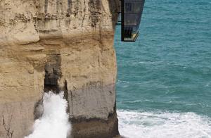 The house suspension of edge of cliff of Australia architect design is in everyday over cliff experi