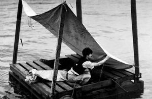 Maritime float keeps Chinese man 133 days into U.S