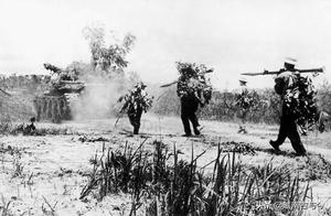 Vietnam unites a war finally 7 days of old photographs: North jumps over people army precipitant, el