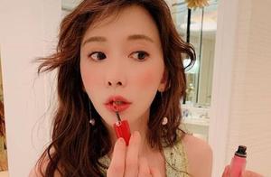 Lin Zhiling is basked in piece brush a lipstick to