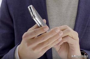 Screen of SamSung Galaxy Fold allows flimsy two re