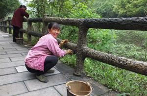 Hubei Yichang: Worker worker of scene area peasant gives 3 gorge cataract the Suo Qiao in sky of the