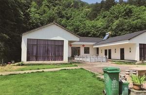 Does someone drive peasant family on the side of w