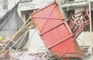 Elevator breaks off from the positional by the wai