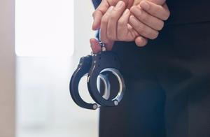 "90 hind " force stops a car, 10 suspects obtain