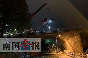 Without the card serious check bumps into the bridge below 5 cars fullback repeatedly, big bridge of