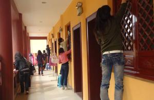 Why in a lot of cloister, those who do justice wor