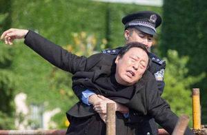 Anthology beautiful inside story, suffer snow hides, fall in love with assistant, does dog blood gut