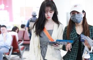 "4000 the first belle " Ju Jing  Dai , wear shoe