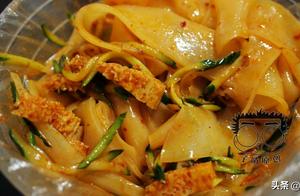 Roadside spreads out 5 yuan cool skin is whole Zha