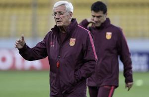 Football teacher spits groove: Monthly pay 1620 yu