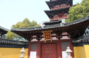 Outside aunt Su Cheng cold hill temple, midnight d
