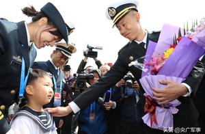 High-definition: First outside naval vessel arrive