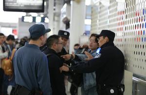 Beijing subway one woman meets with the man is act
