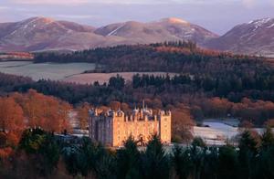 Do not own half England land to 1% population, the