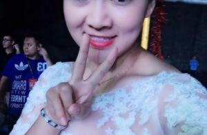 A bottle 1900 yuan! Zhao Benshan female prentice, 