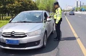 Yellow hill policeman moves again, these traffic order chaos are resembled and key traffic violates