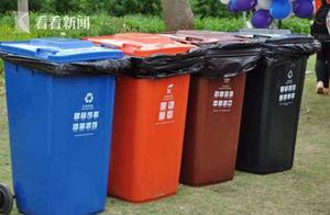 The park on Shanghai starts rubbish park of forest