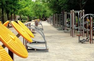 Beijing University professor spits groove to turn 