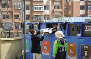 Throw pair of rubbish to return can " make money 