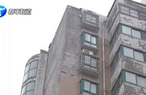 The wall outside the high level falls off the old 