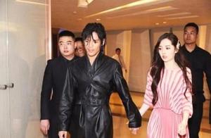 Guo Biting is exposed to the sun and pat marriage gauze to illuminate to assist, abdominal doubt is