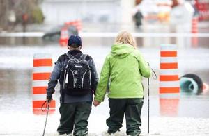 Flush Ottawwa water level rises flood of Canadian 