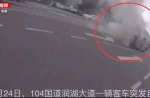 In bus travel road suddenly spontaneous combustion