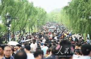 Hangzhou is greeted " 51 " west lake of vacation